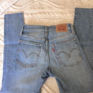 Levi’s Distressed Raw Hem Wedgie Fit Skinny Jeans